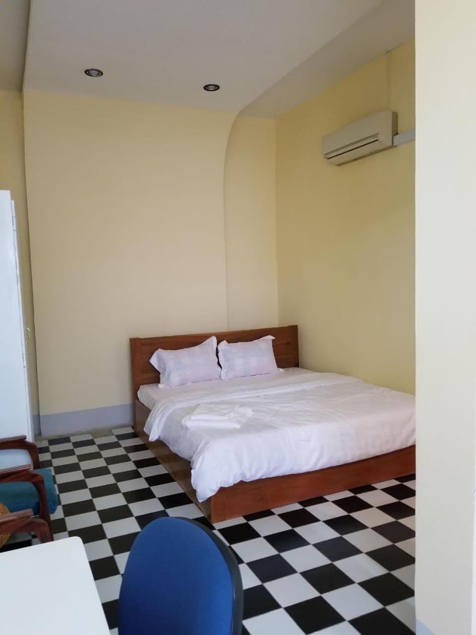 Room 7 - Studio In A Villa 5Mn Walk From The Royal Palace With Swimming Pool Phnom Penh Esterno foto